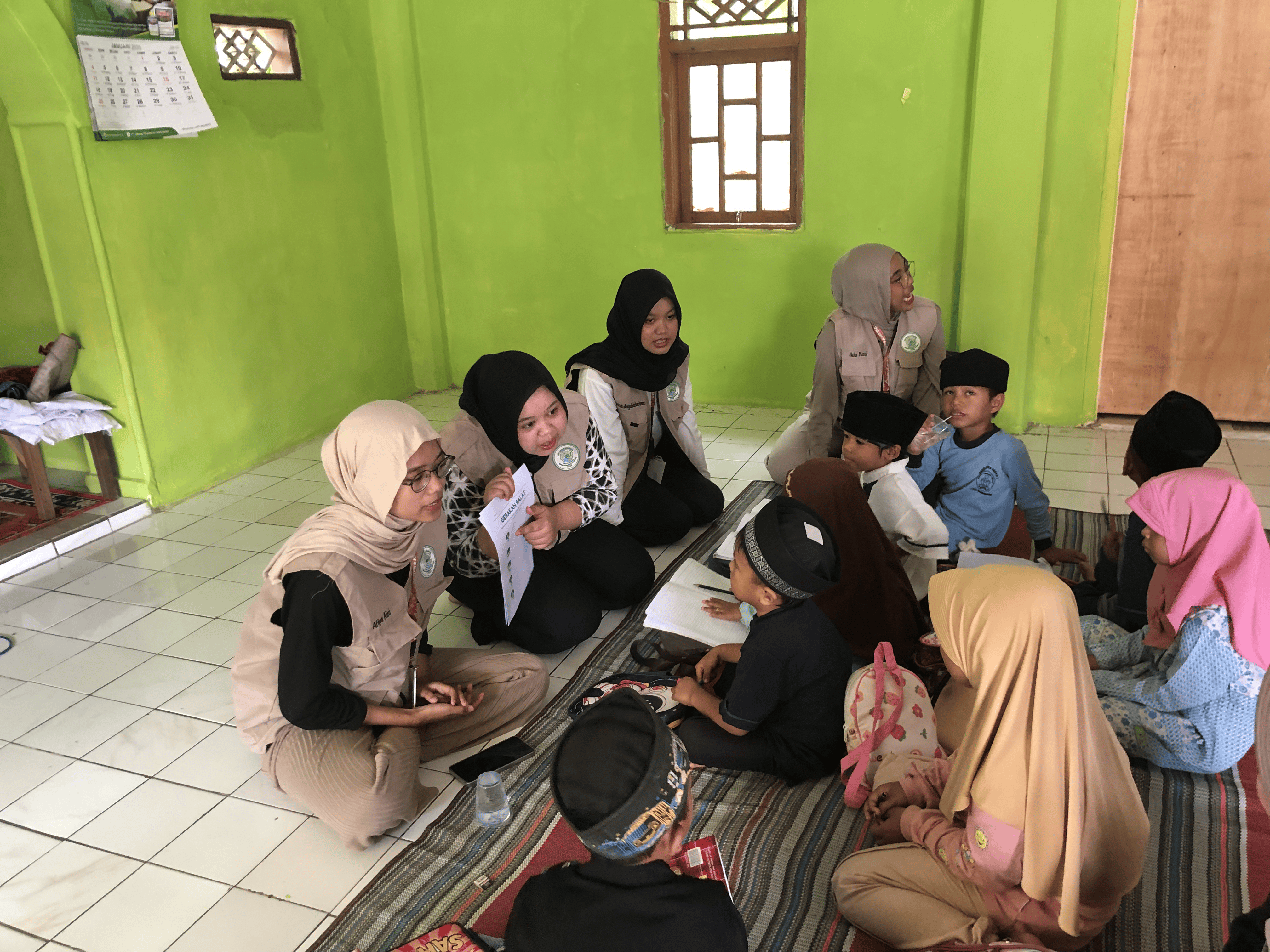 Interaksi warga dalam sesi tanya jawab