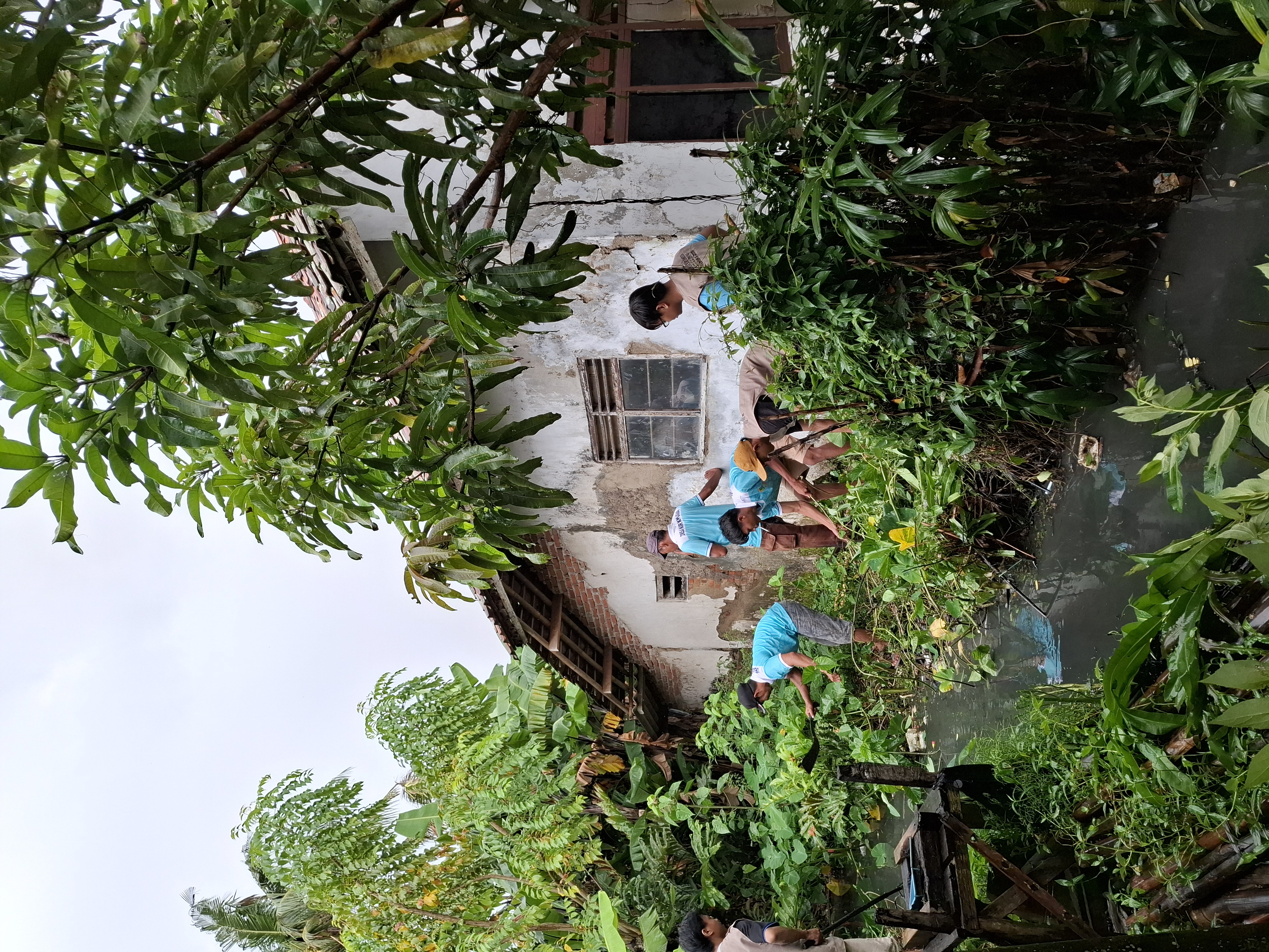 Foto bersama setelah kerja bakti