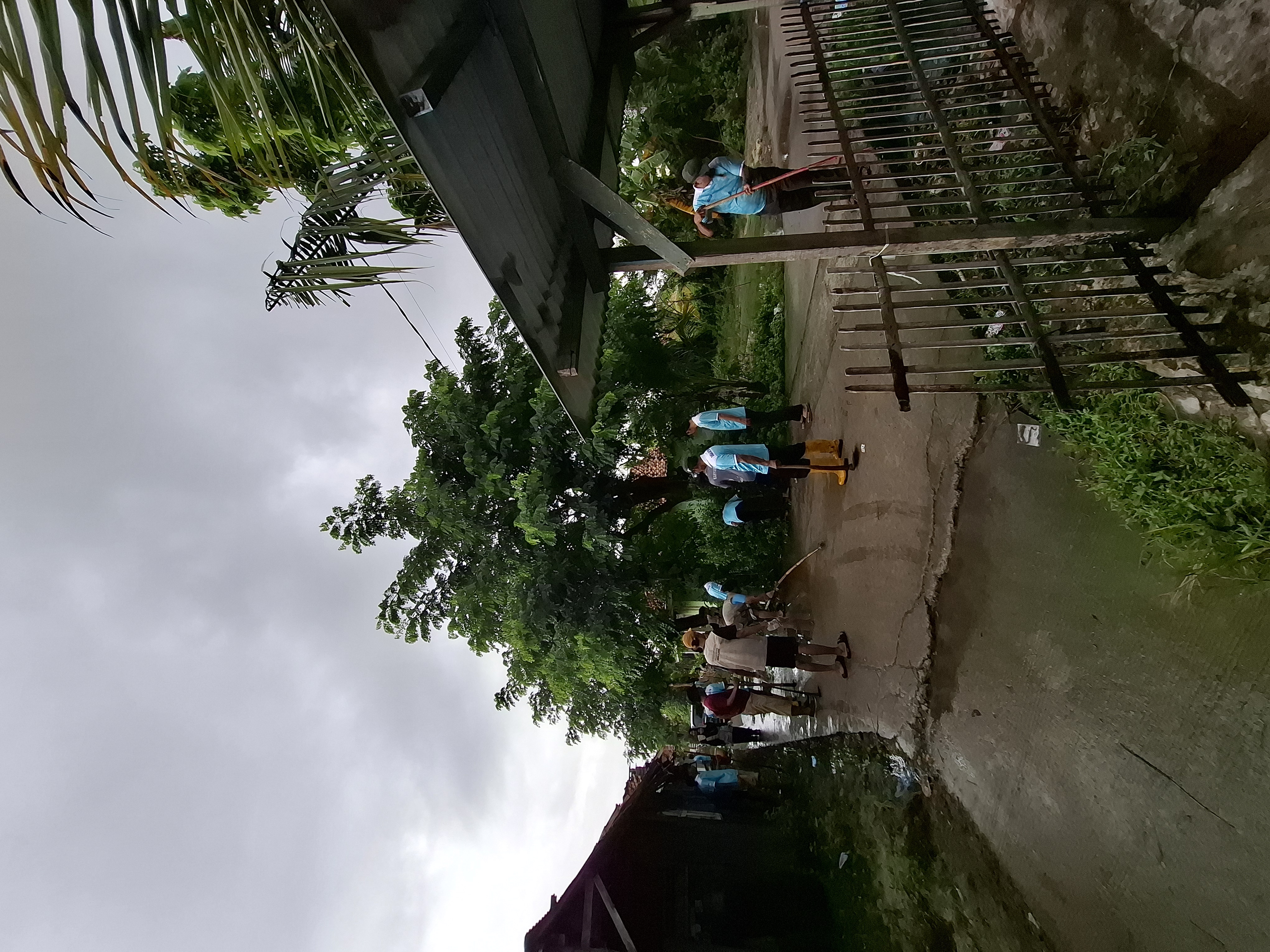 Suasana peserta KKN dan warga di aula desa