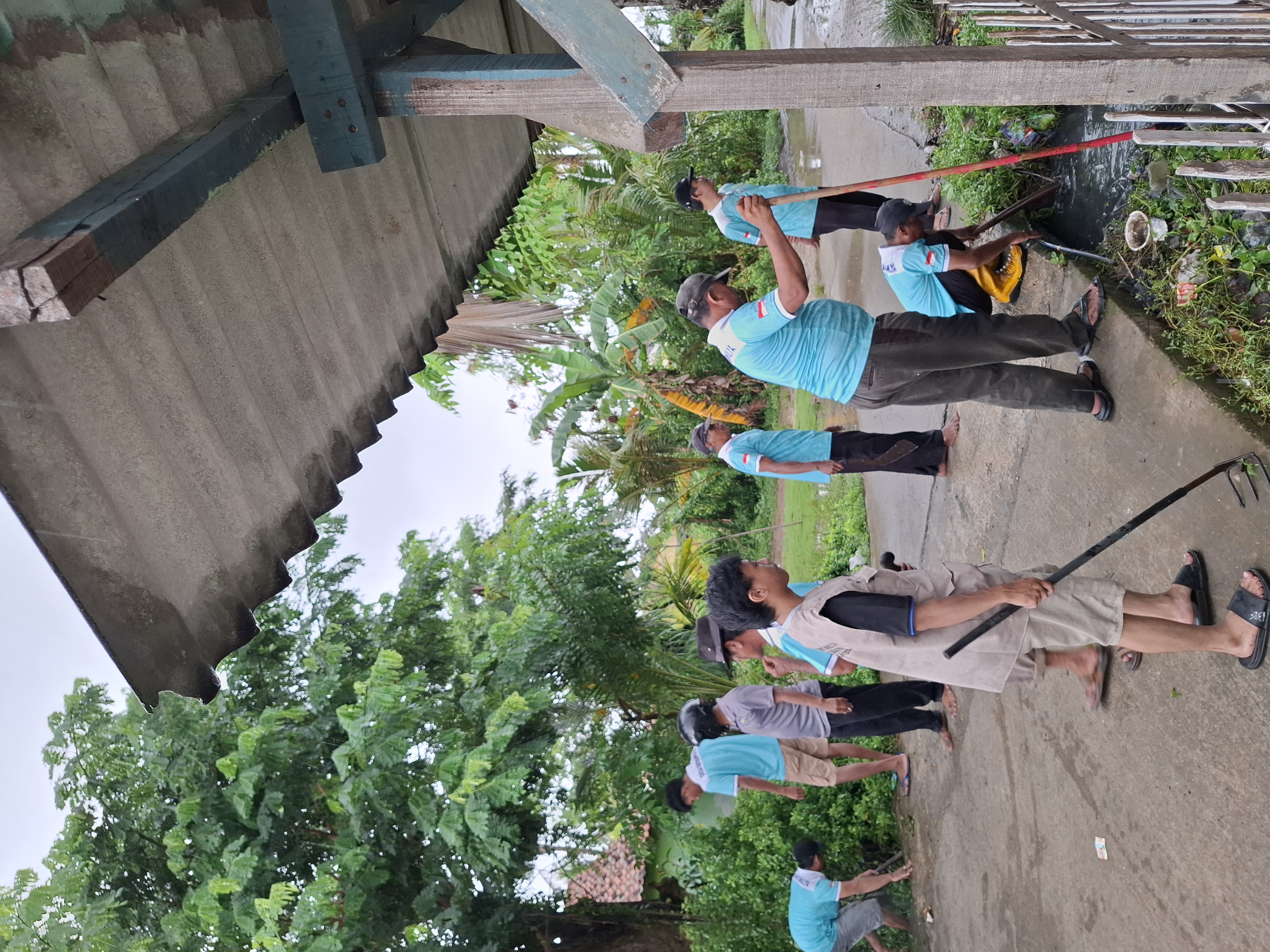 Prosesi pembukaan resmi KKN di aula desa