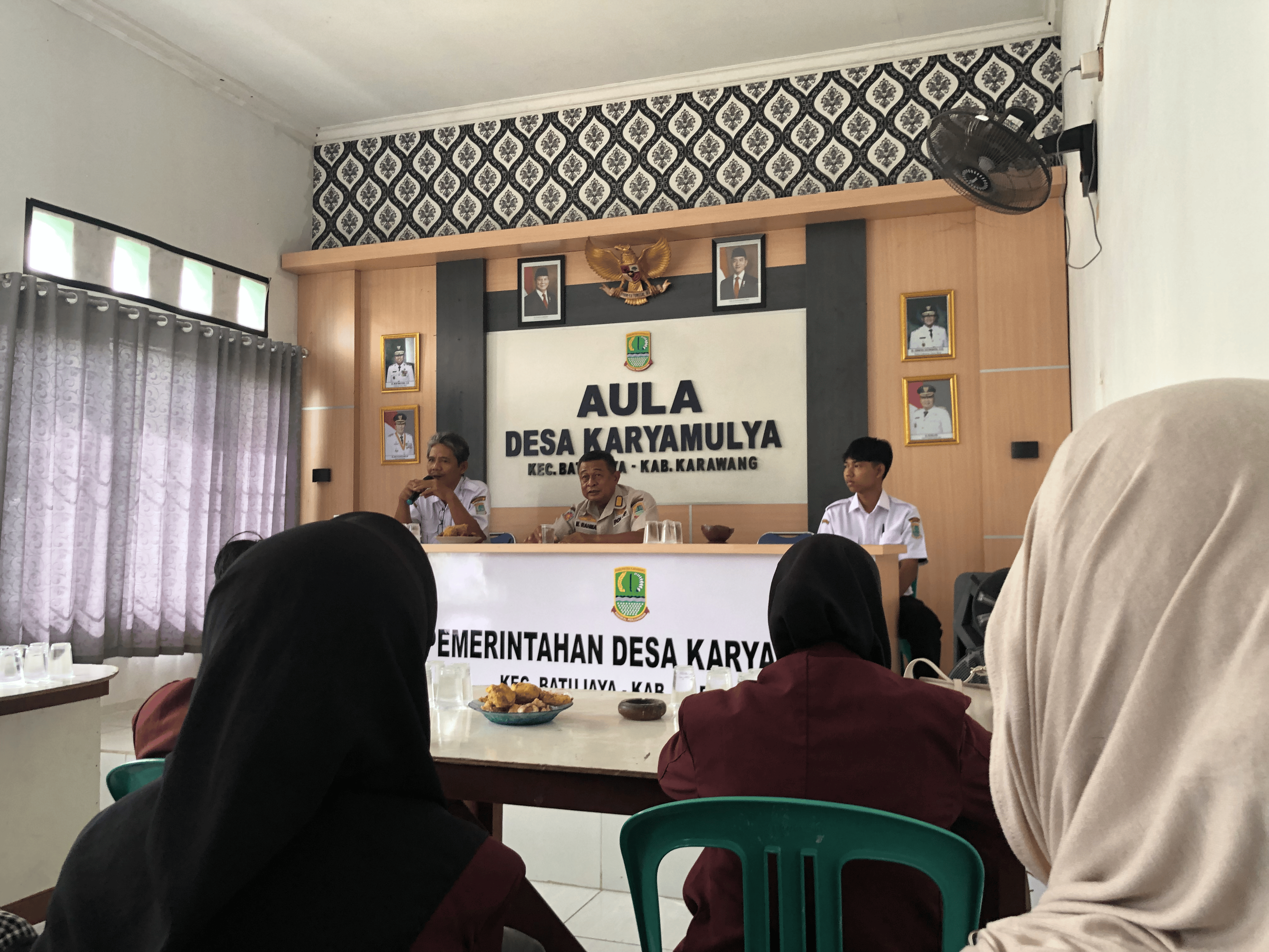 Pembukaan resmi KKN di aula desa
