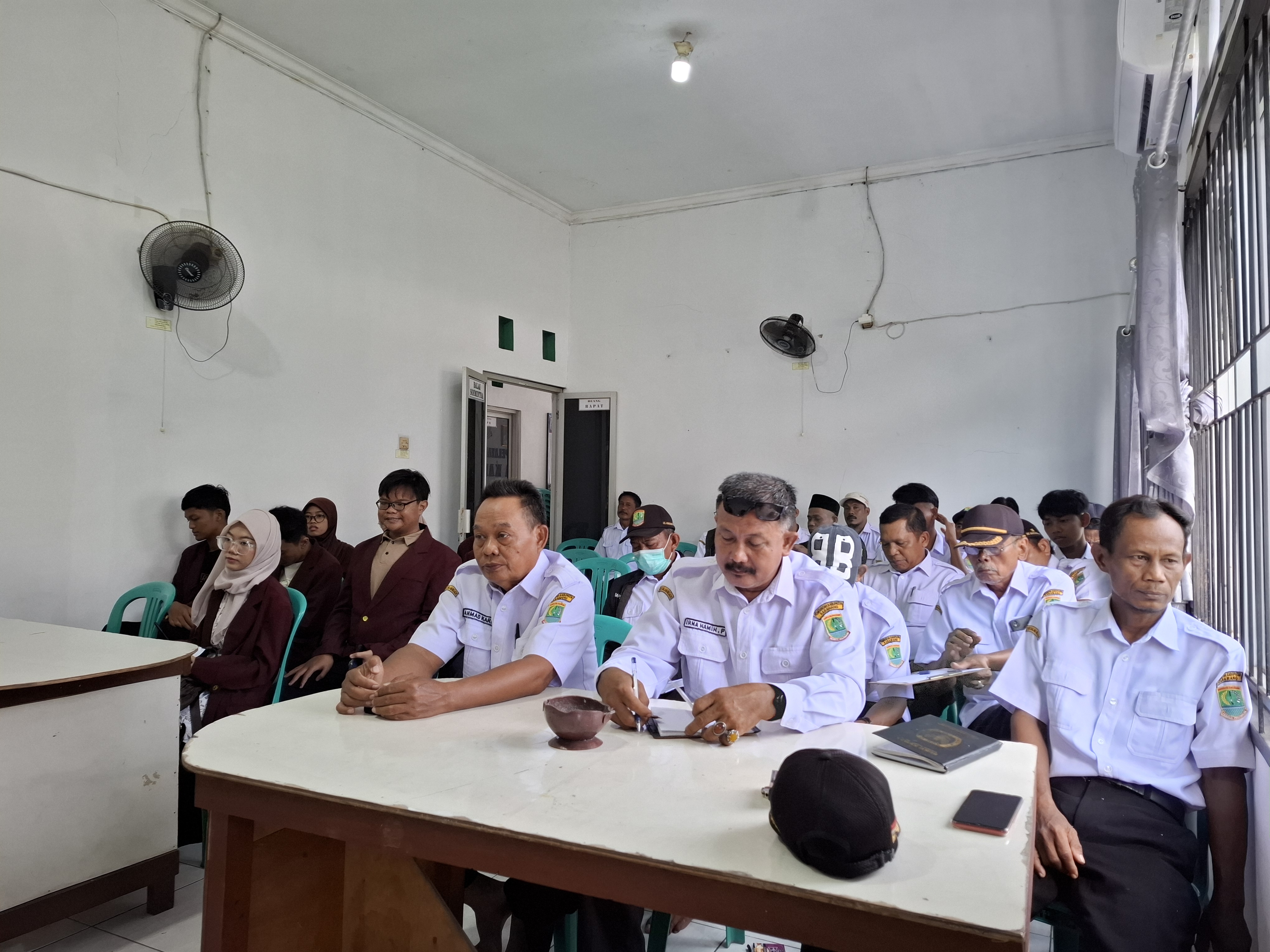 Pembukaan resmi KKN di aula desa